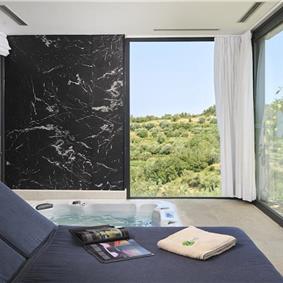 4 Bedroom Luxury Villa Retreat with Heated Infinity Pool near Buje, Sleeps 8-10
